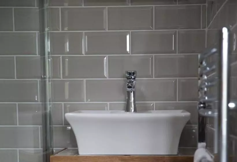 Пансион Slades Farm