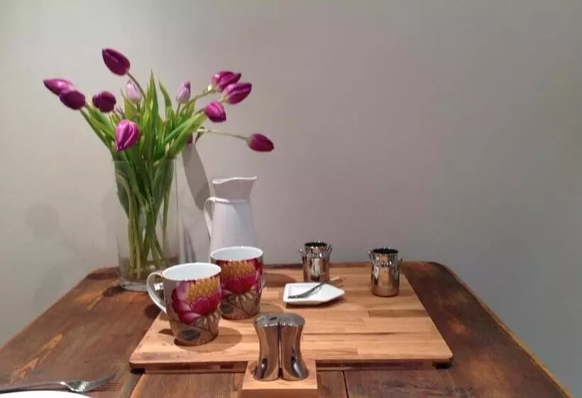 Пансион Slades Farm