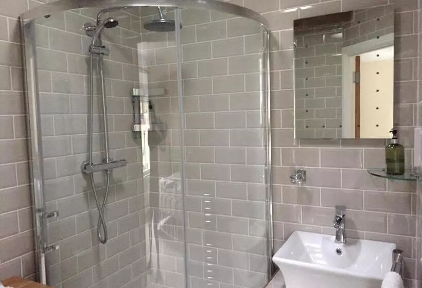 Пансион Slades Farm