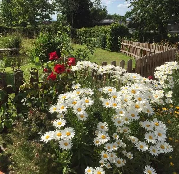 Пансион Slades Farm