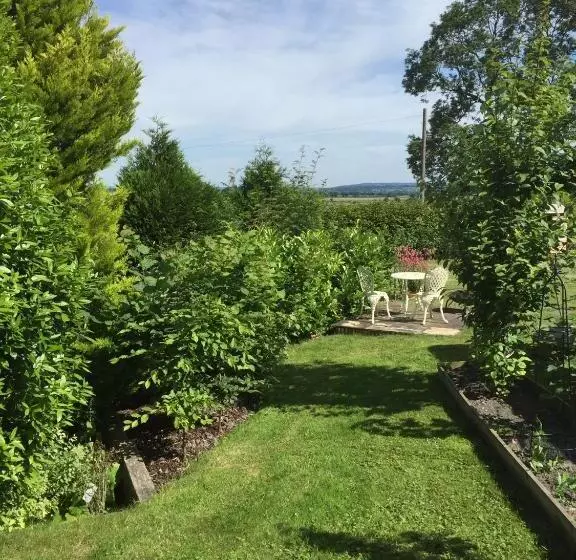 Пансион Slades Farm