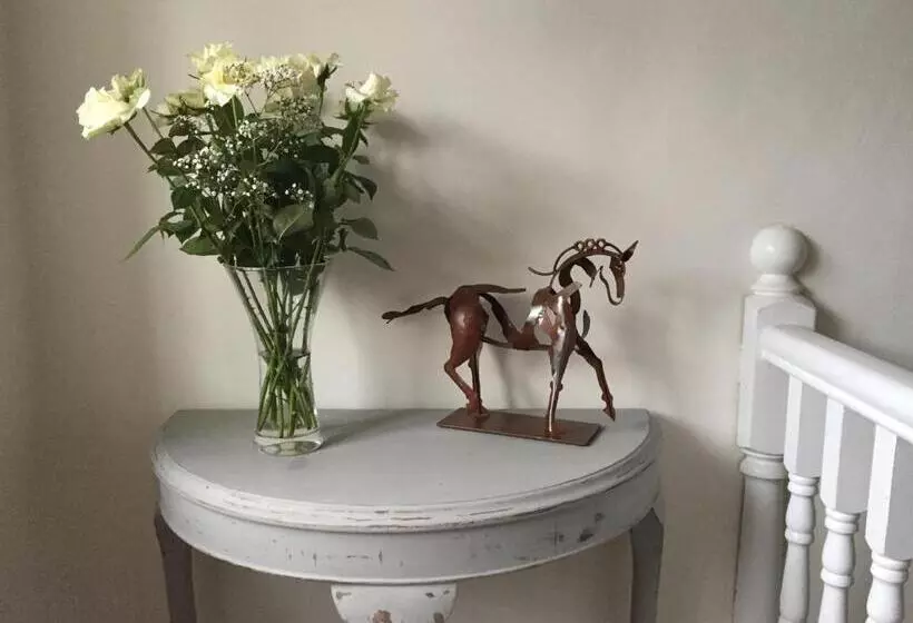 Пансион Slades Farm