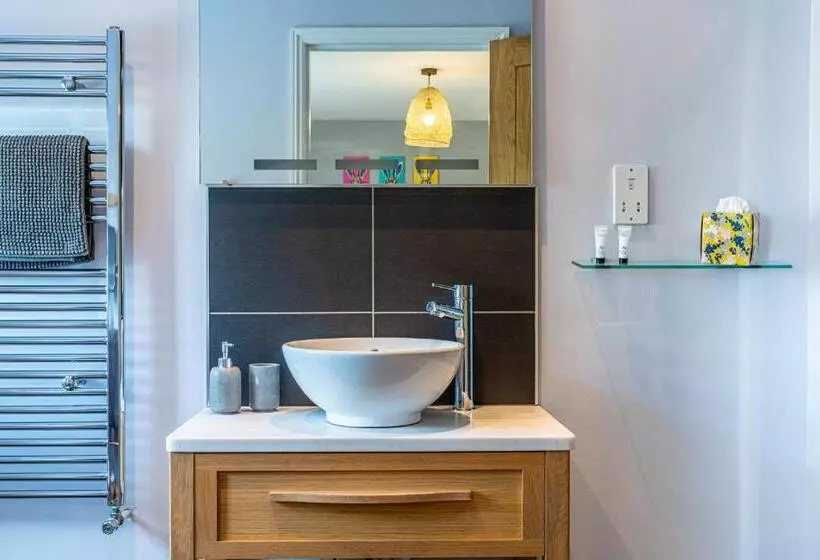 Пансион Slades Farm