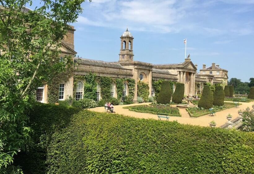 بنسيون Whitley Coach House