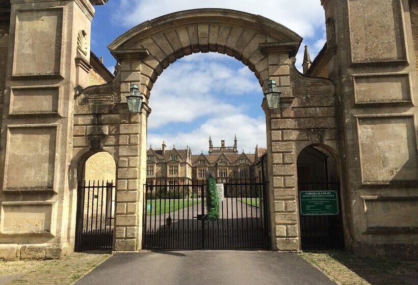 بنسيون Whitley Coach House