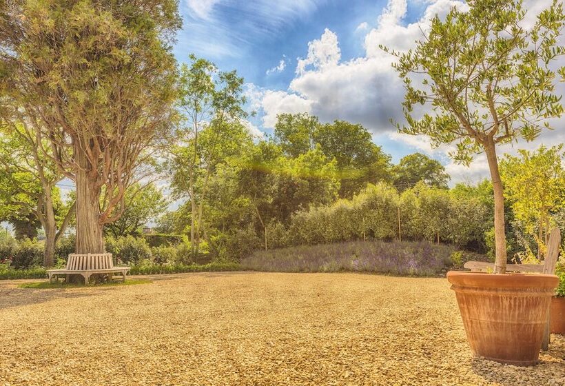 بنسيون Whitley Coach House