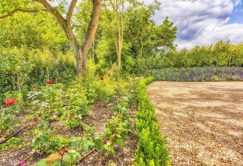 פנסיון Whitley Coach House