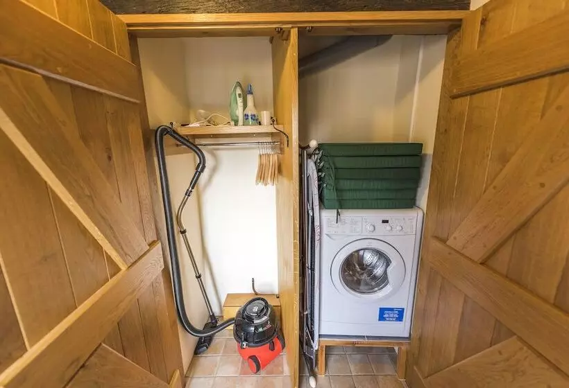 פנסיון Whitley Coach House