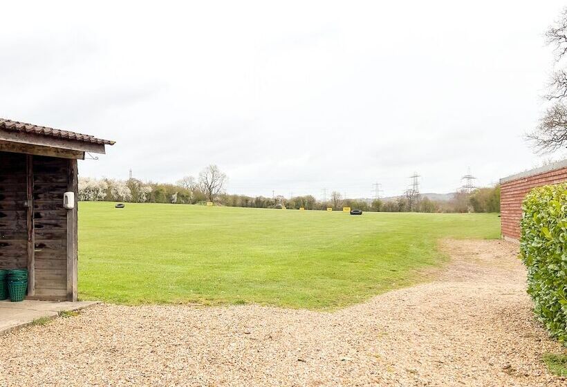 بنسيون Whitley Coach House