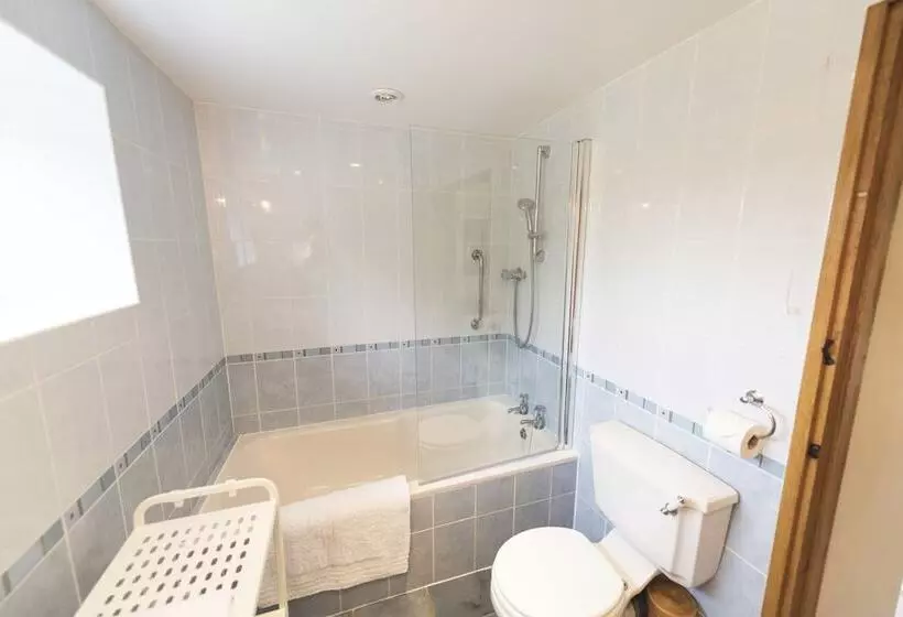 פנסיון Whitley Coach House