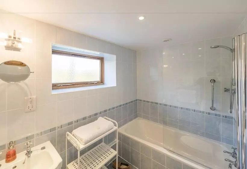 פנסיון Whitley Coach House