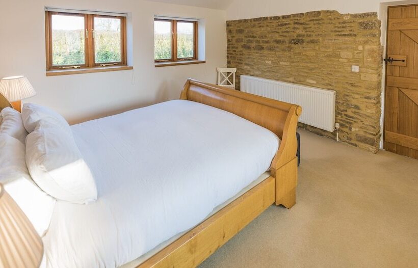 بنسيون Whitley Coach House