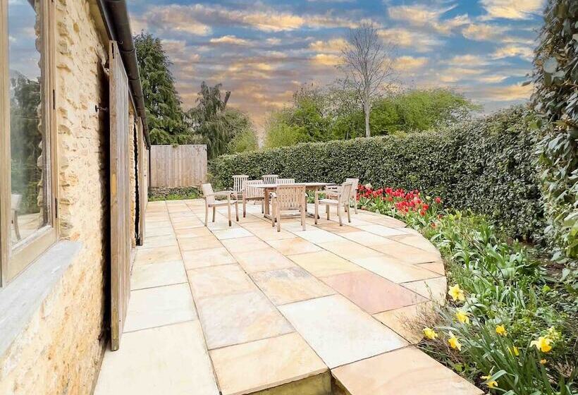 بنسيون Whitley Coach House