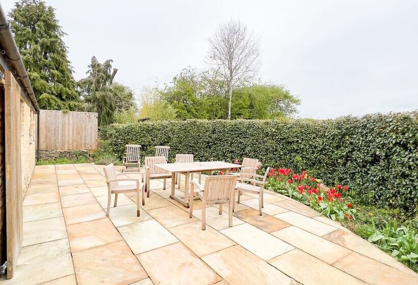 بنسيون Whitley Coach House