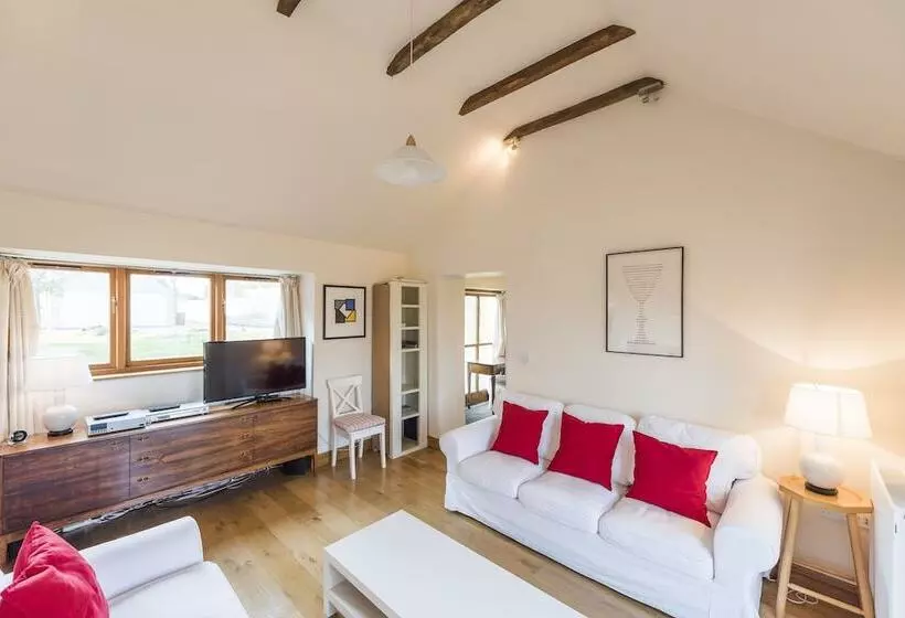 פנסיון Whitley Coach House