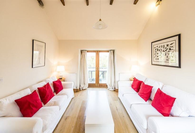 بنسيون Whitley Coach House