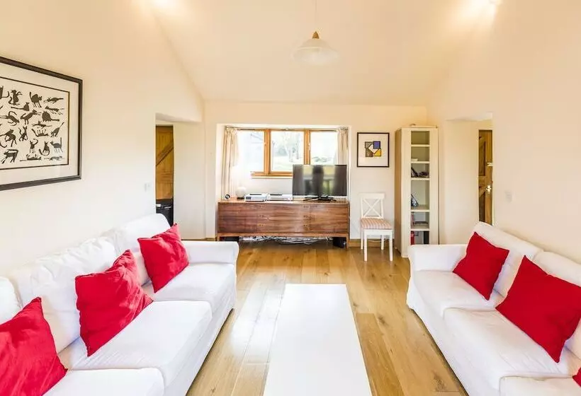 פנסיון Whitley Coach House