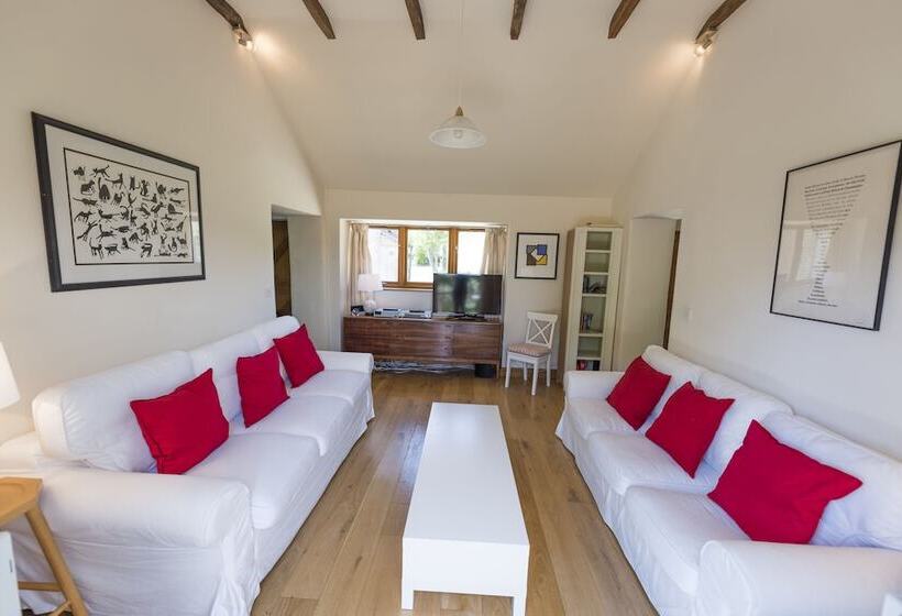 بنسيون Whitley Coach House