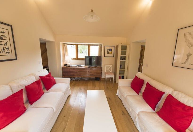 بنسيون Whitley Coach House