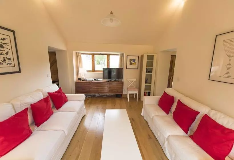 פנסיון Whitley Coach House