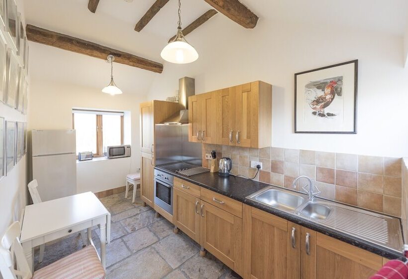 بنسيون Whitley Coach House