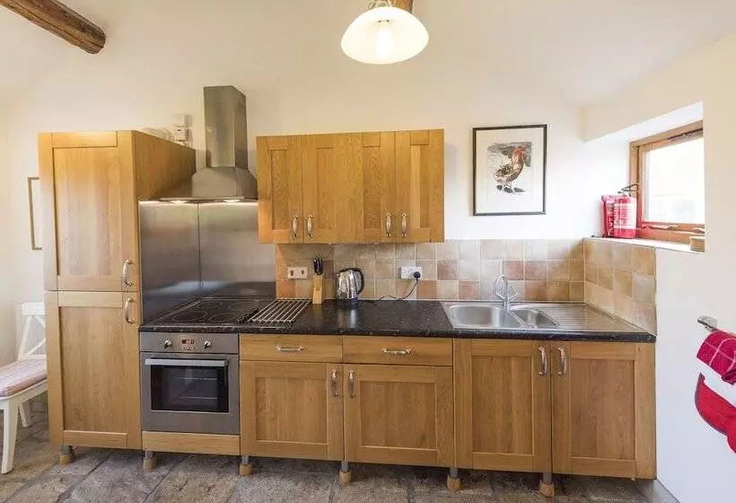 פנסיון Whitley Coach House