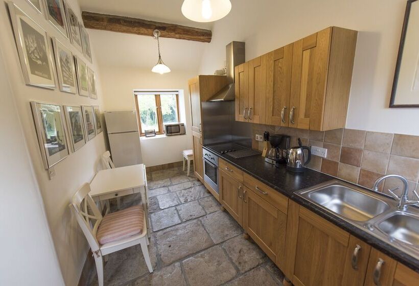 بنسيون Whitley Coach House