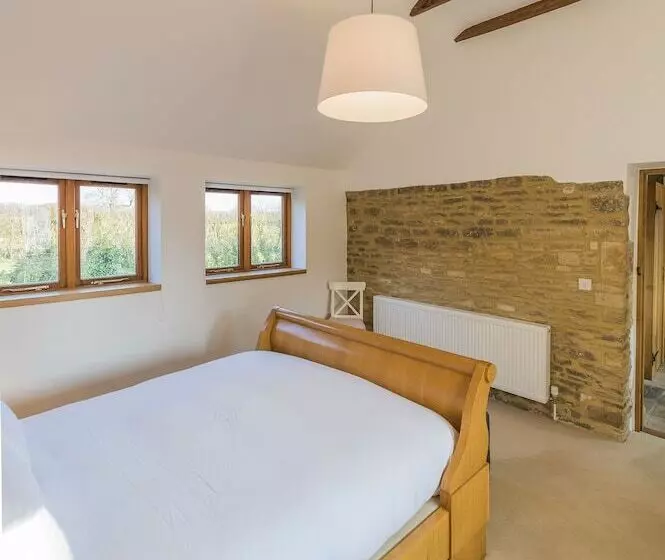 פנסיון Whitley Coach House