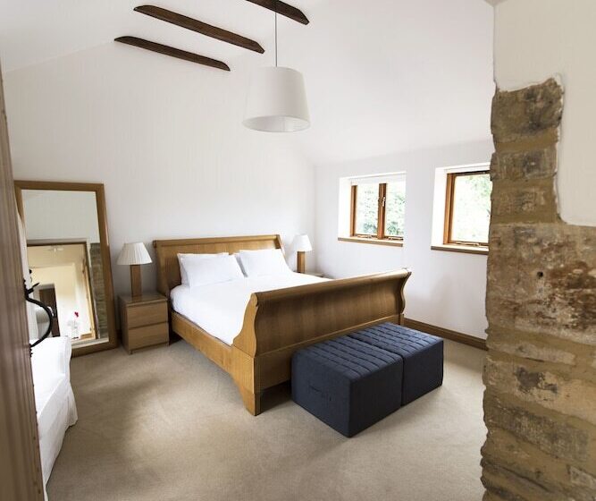 بنسيون Whitley Coach House