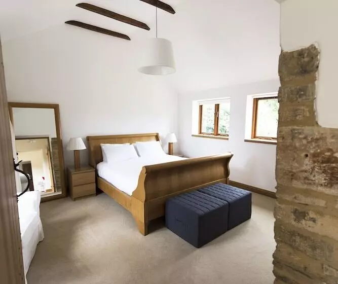 פנסיון Whitley Coach House