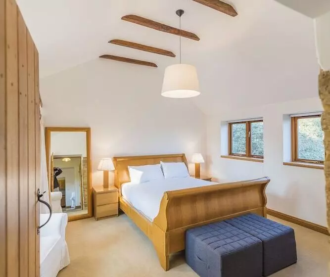 פנסיון Whitley Coach House