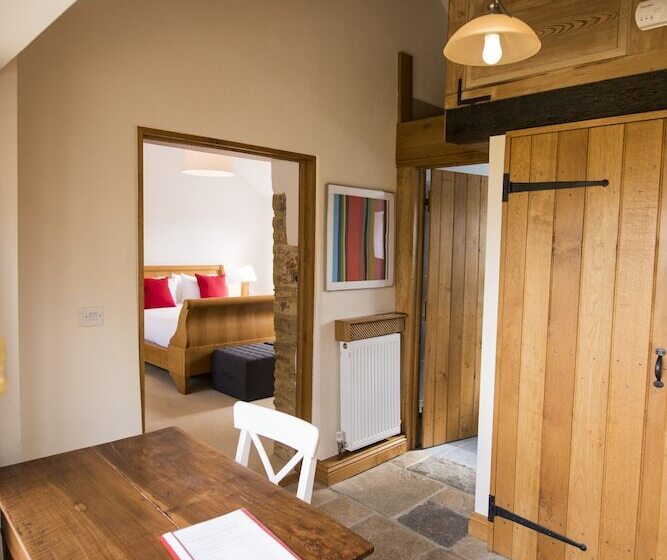 بنسيون Whitley Coach House