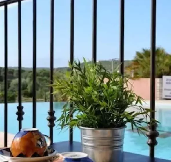 هتل Maora Village