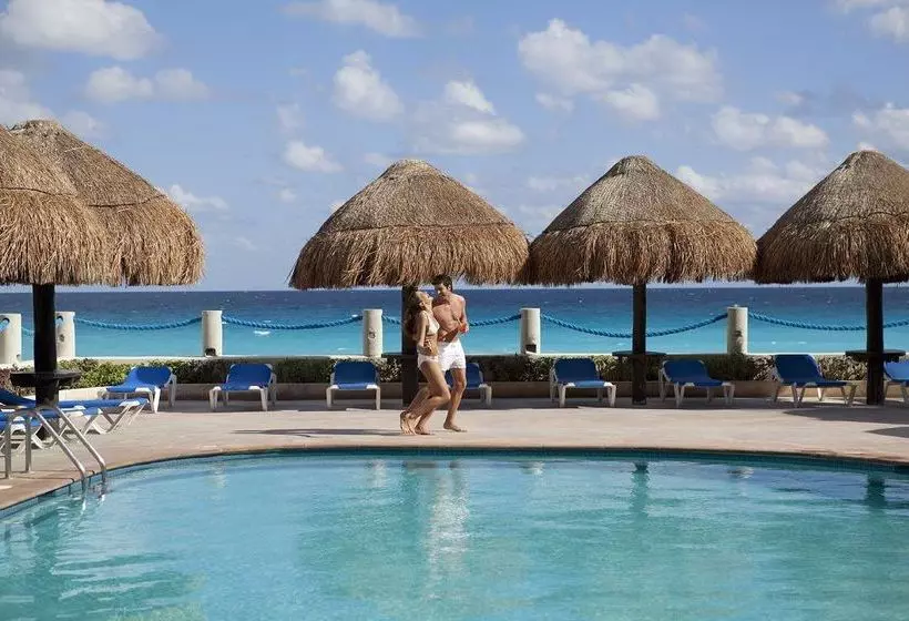 호텔 The Sunshine Club At Tucancun Beach