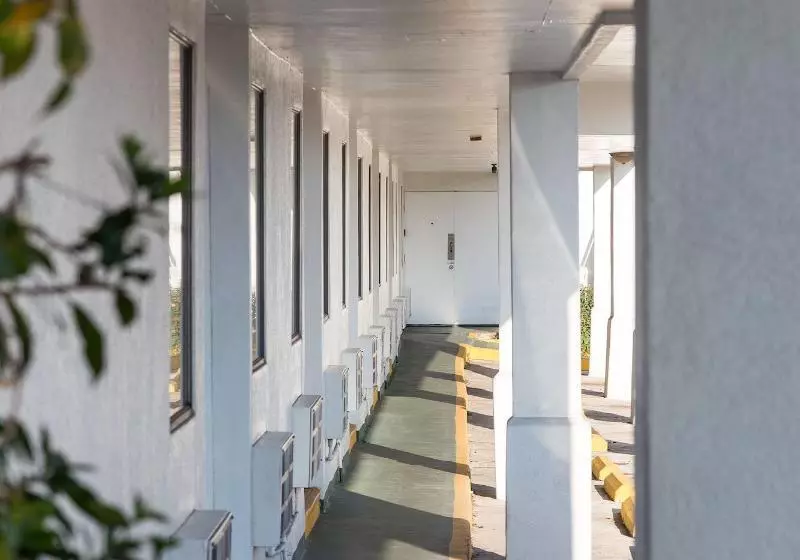 汽车旅馆  Contempra Inn