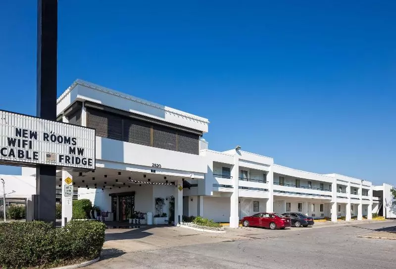 汽车旅馆  Contempra Inn