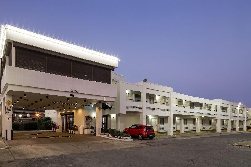 فندق على الطريق Contempra Inn