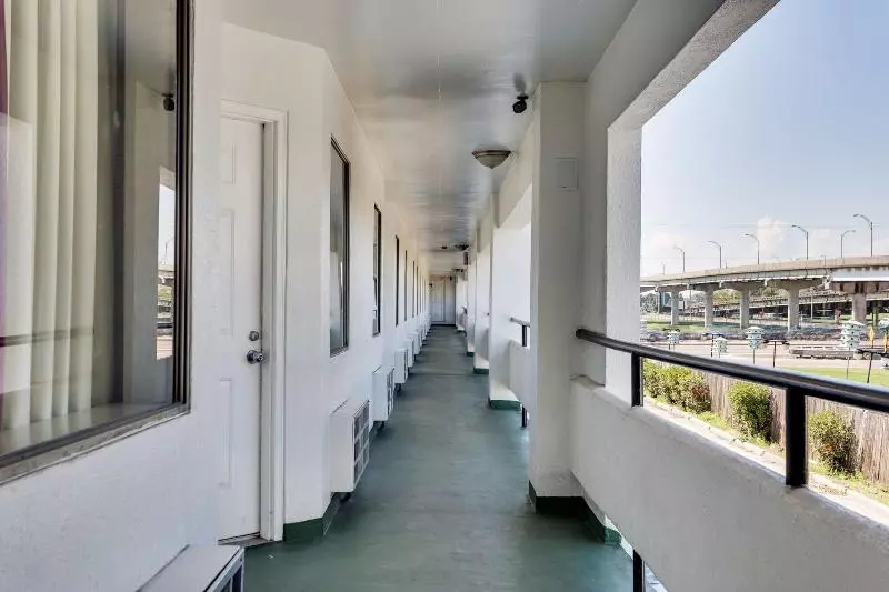 汽车旅馆  Contempra Inn