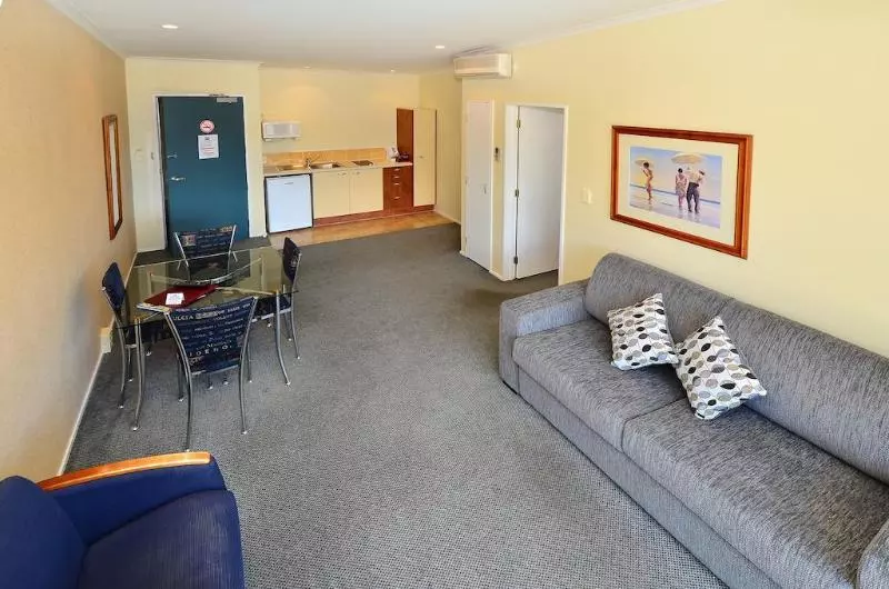 Hotel Aristotles North Shore