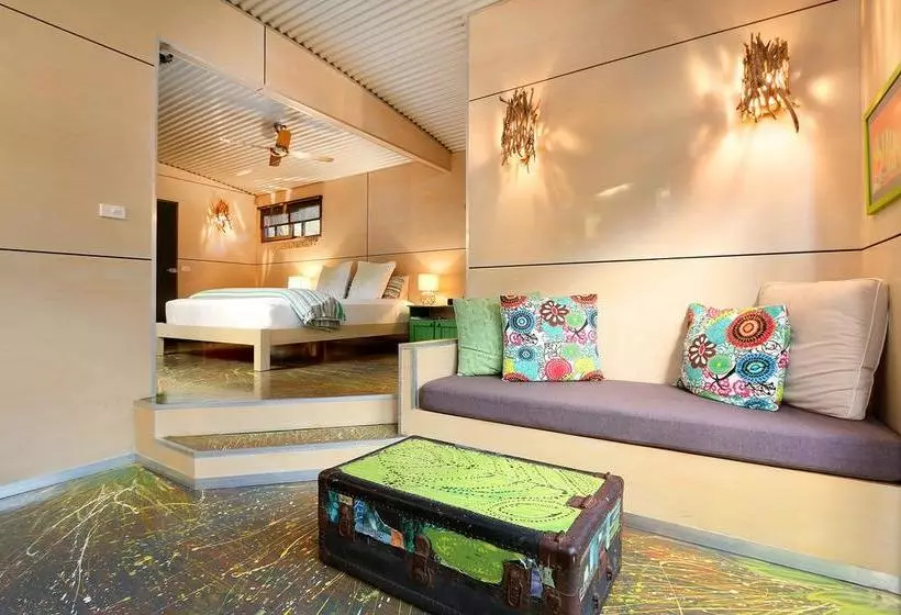 Отель Big Blue Backyard