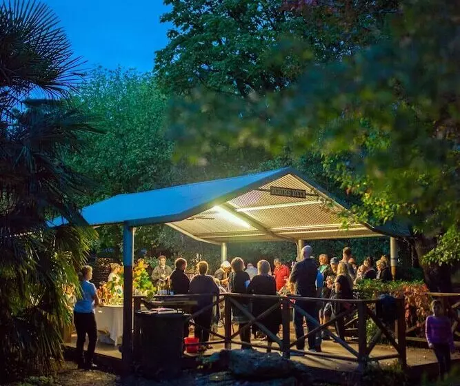 فندق Big4 Tasman Holiday Parks   Bright