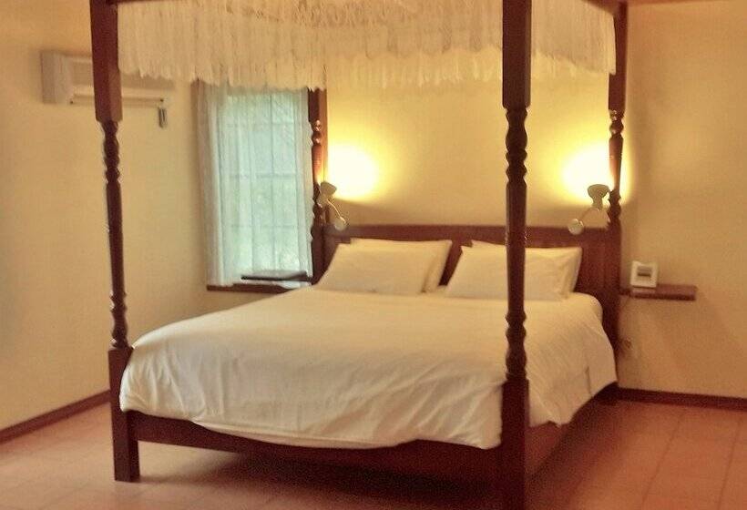 Отель Heatherlie Cottages Halls Gap