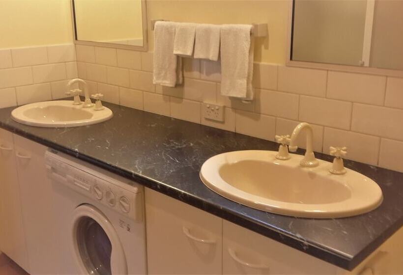 Отель Heatherlie Cottages Halls Gap