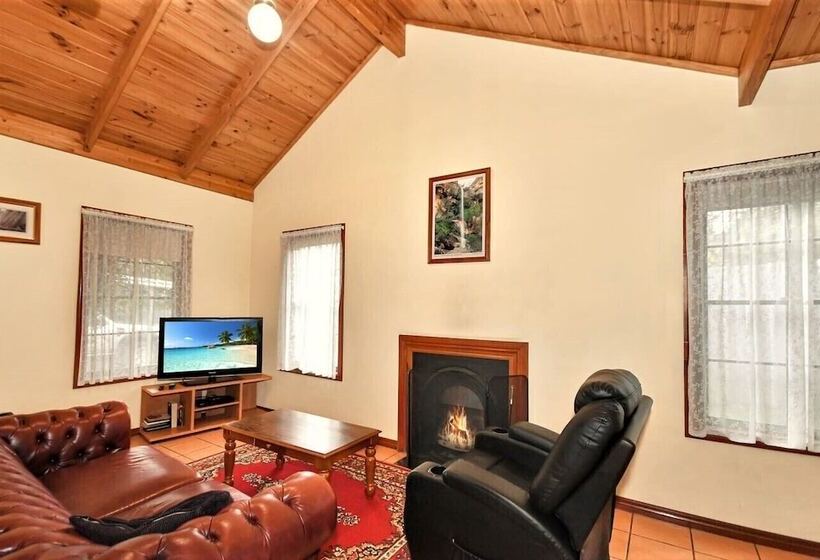 Отель Heatherlie Cottages Halls Gap