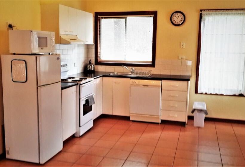 Отель Heatherlie Cottages Halls Gap