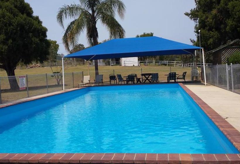 בית מלון כפרי Jacaranda Motor Lodge