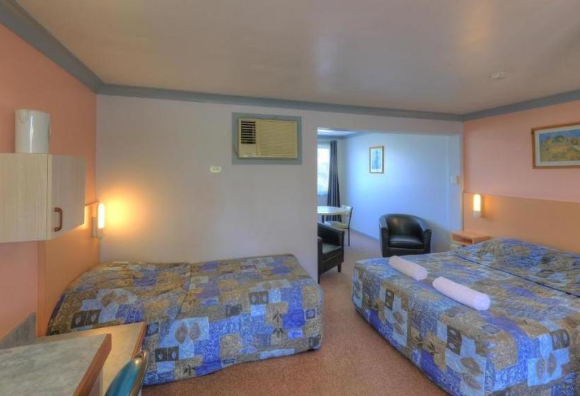 בית מלון כפרי Jacaranda Motor Lodge