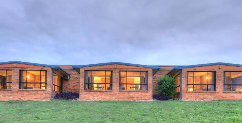 فندق Jacaranda Motor Lodge