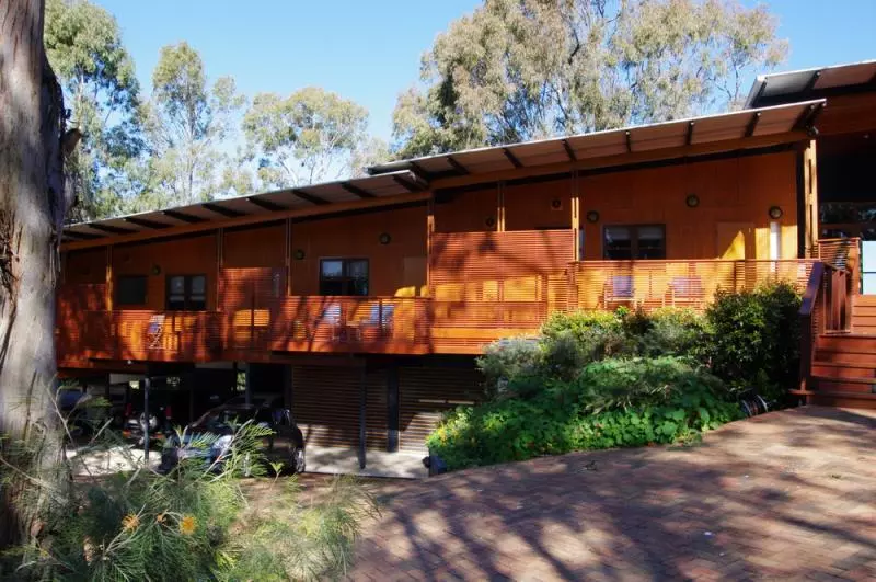 Отель Leatherwood Lodge