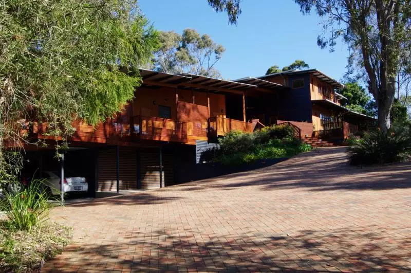 Отель Leatherwood Lodge